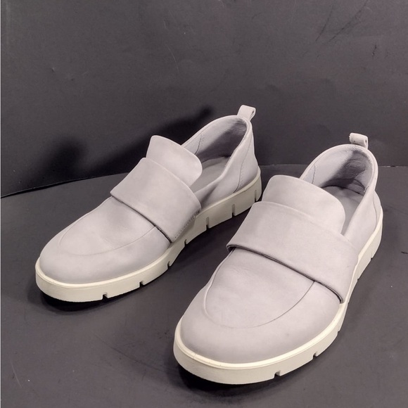 Ecco Women’s Gray Slip-On Shoes size 6 pre
Owned Exellent condition - Picture 9 of 10